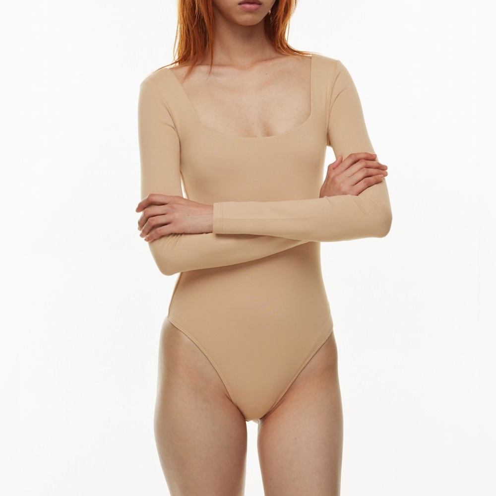 Babaton
Contour Squareneck Longsleeve Bodysuit
$58

.
Soft Tan